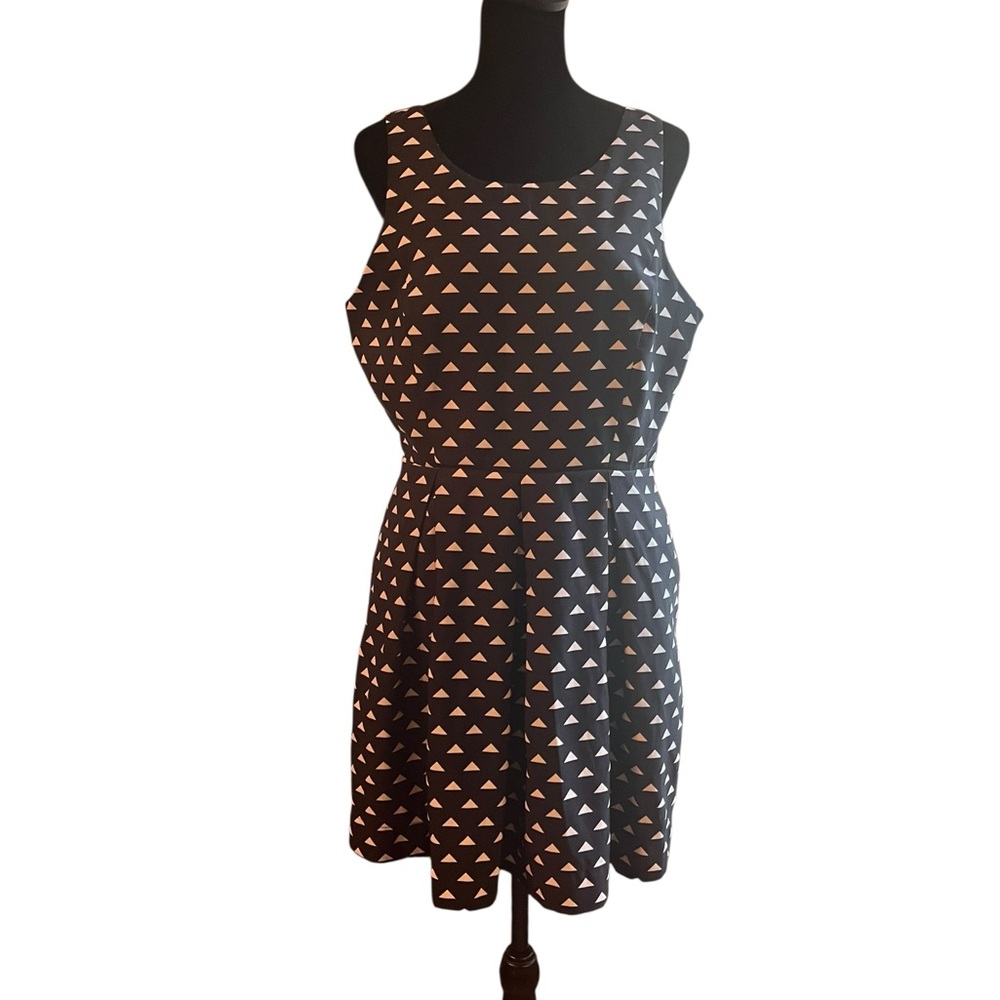 Forever 21 Black and‎ White Pleated Sundress
